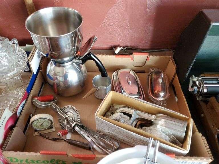 Vintage Nicro 500 stainless steel vacuum coffee maker, meat grinder, two butter dishes, hand