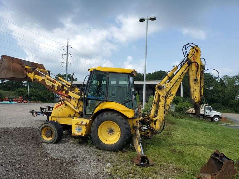 2004 New Holland LB90.B backhoe, Serial 31051147, 4WD, extendahoe