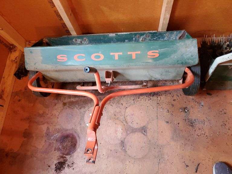 Vintage Scotts tow behind lawn spreader measures 39 in wide, Ohio steel