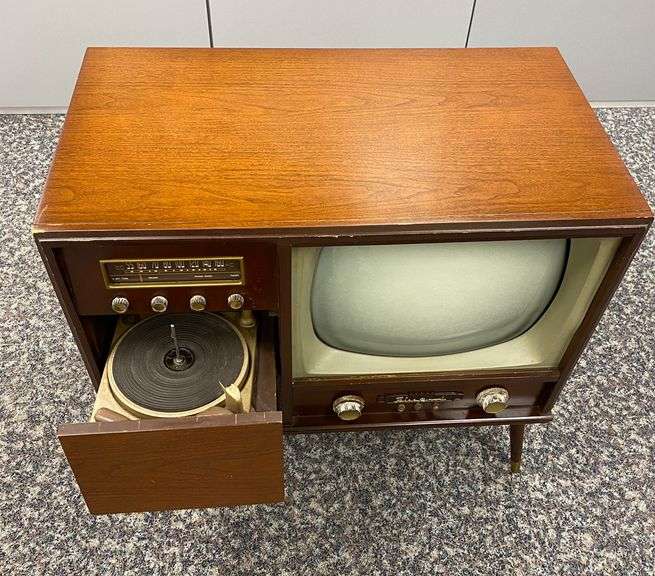 Vintage Fleetwood Radio, Record Player and Television Bartlett