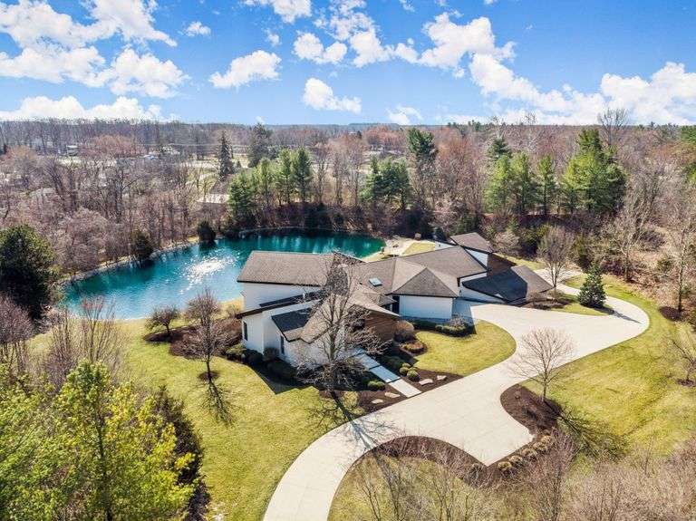 3925 Dicke Rd, Fort Wayne