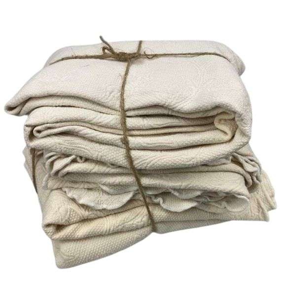 King Size Bedspread Wellesley Manor Cotton Stitched Design Bartkus Auctioneers