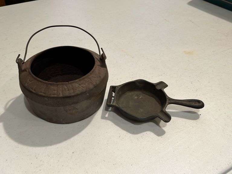 Cast iron pot, Griswald pan ashtray