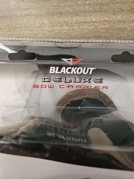 Black out Deluxe bow carrier