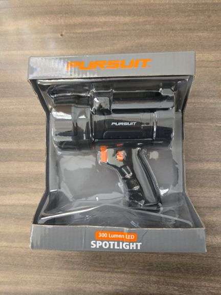 Pursuit 300 lumen led spotlight
