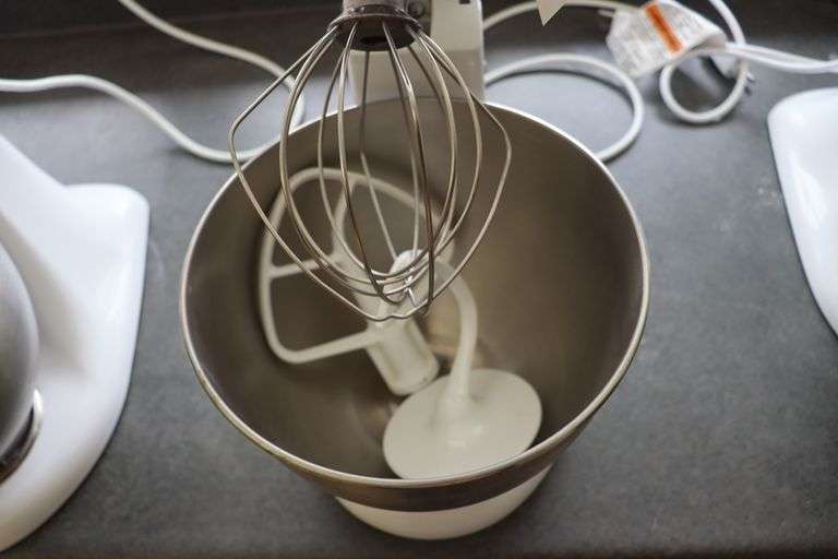 KitchenAid K45SSWH mixer with stainless bowl, whisk, paddle, & dough