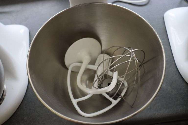 KitchenAid K45SSWH mixer with stainless bowl, whisk, paddle, & dough