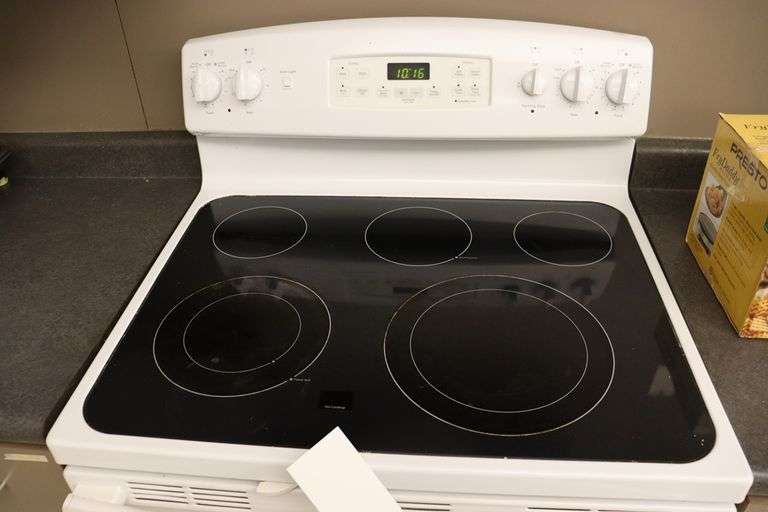 GE 30" electric range with oven Backes Commercial Auctioneers