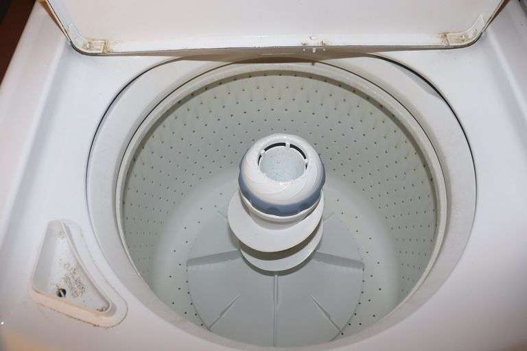 Maytag Atlantis electric dryer Backes Commercial Auctioneers