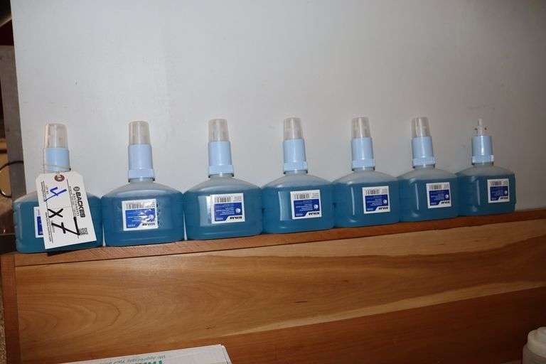 Times 7 - Ecolab 750 ml hand soap bottles