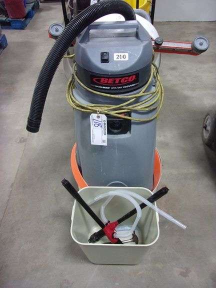 BETCO like new, wet dry vac - Backes Commercial Auctioneers