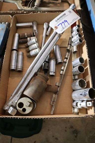 Box to go - sockets with extension and breaker bar - Backes Commercial ...