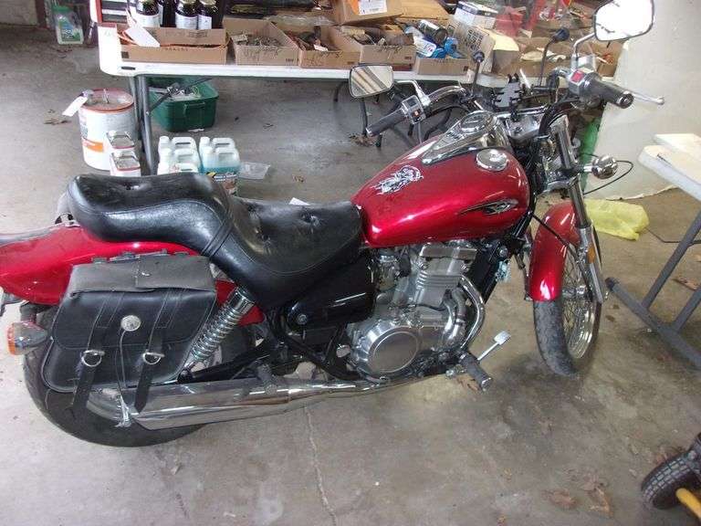 2006 Kawasaki 500cc Vulcan motorcycle, 11,000 miles, good rubber, runs good, dent in gas tank