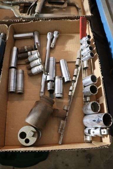 Box to go - sockets with extension and breaker bar - Backes Commercial ...