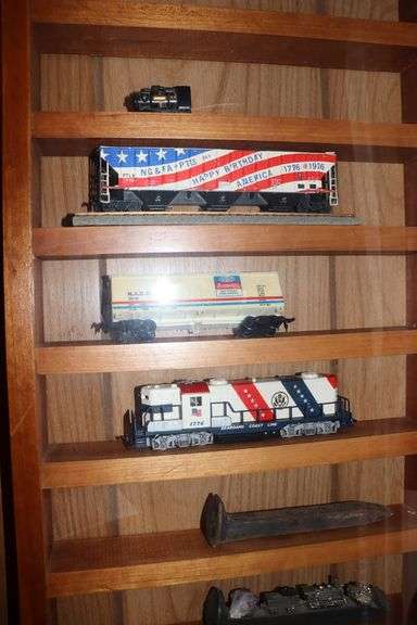 Train display rack with locomotive and cars - Backes Commercial Auctioneers