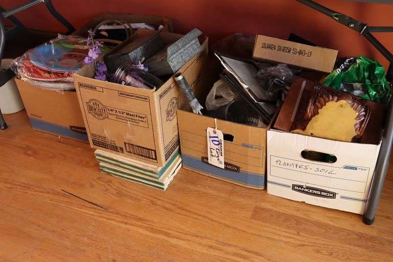 All to go - Vases, hardware, & more under table