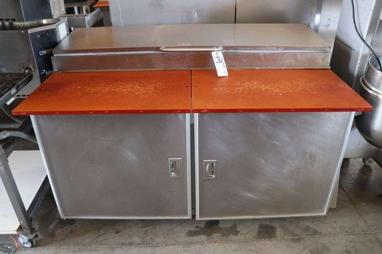 Silverking SKPZ60 stainless portable 1 lid 2 door raised rail pizza make table - nice