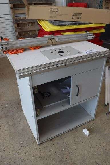 24" x 32" router table with fence