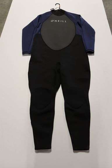 Times 4 - O'Neill 5283IS-B80-XLT Reactor-2 wet suits