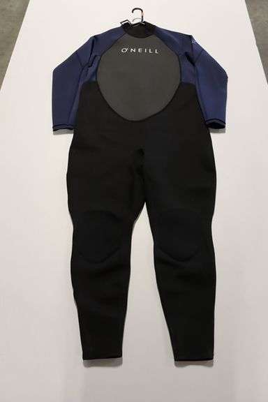 Times 4 - O'Neill 5283IS-B80-XLT Reactor-2 wet suits