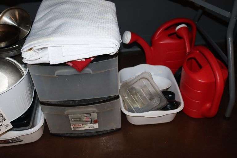 All to go - Containers, watering cans, & more