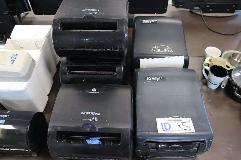 Times 5 - Wall mount paper towel dispensers - 2 styles