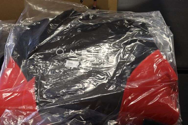 Times 4 - O'Neill 5283IS-C18-XLT Reactor-2 wet suits