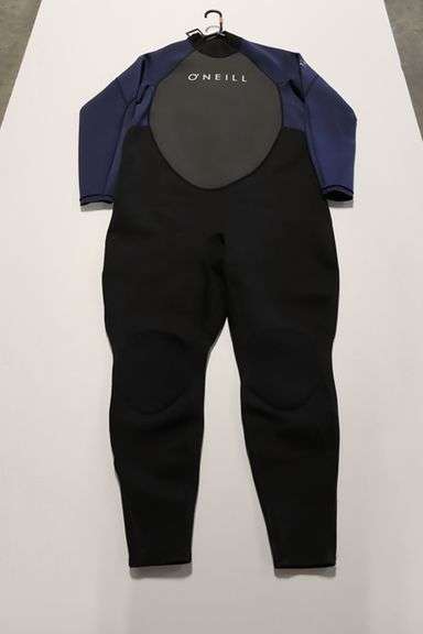 Times 3 - O'Neill 5283IS-B80-XL Reactor-2 wet suits