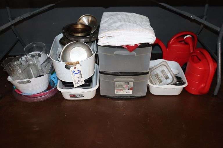 All to go - Containers, watering cans, & more