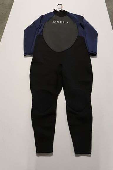 Times 4 - O'Neill 5283IS-B80-XLS Reactor-2 wet suits