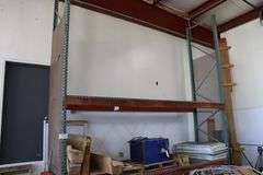 42" x 13' x 16' tall pallet racking with wire decking