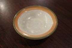 Times 30 - World 5" green & brown rimmed bowls