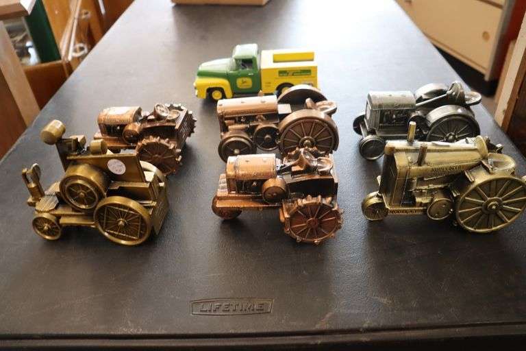 Box flat to go - John Deere truck & banks