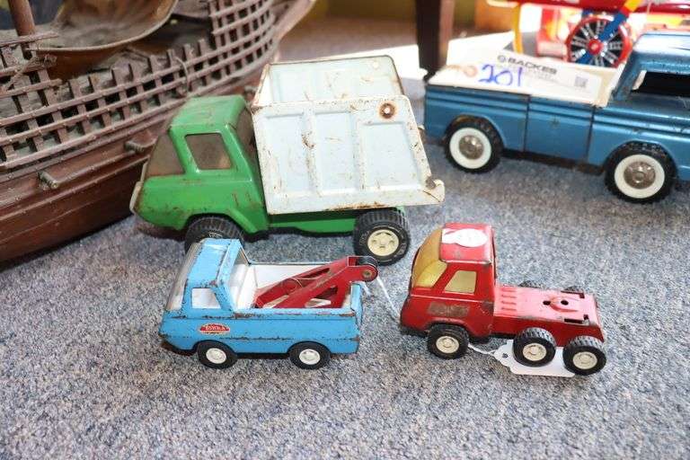 4 Tonka vintage toy trucks - metal die cast
