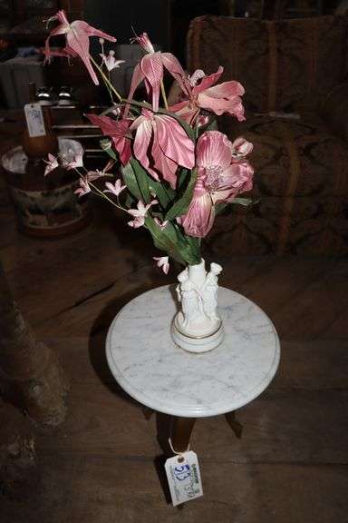 13" round plant stand with plant