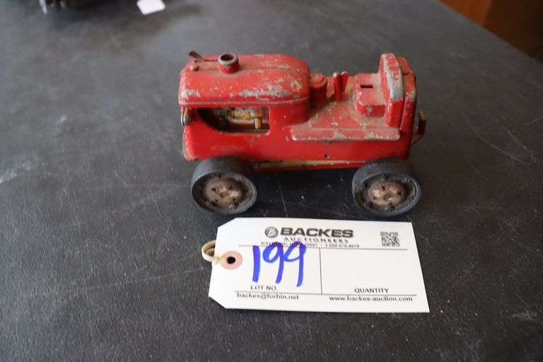 Vintage wind up metal tractor - couldn’t find name or stamps