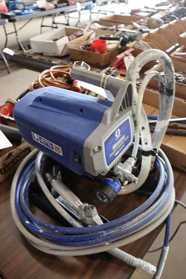 Graco Magnum airless sprayer with hose & gun