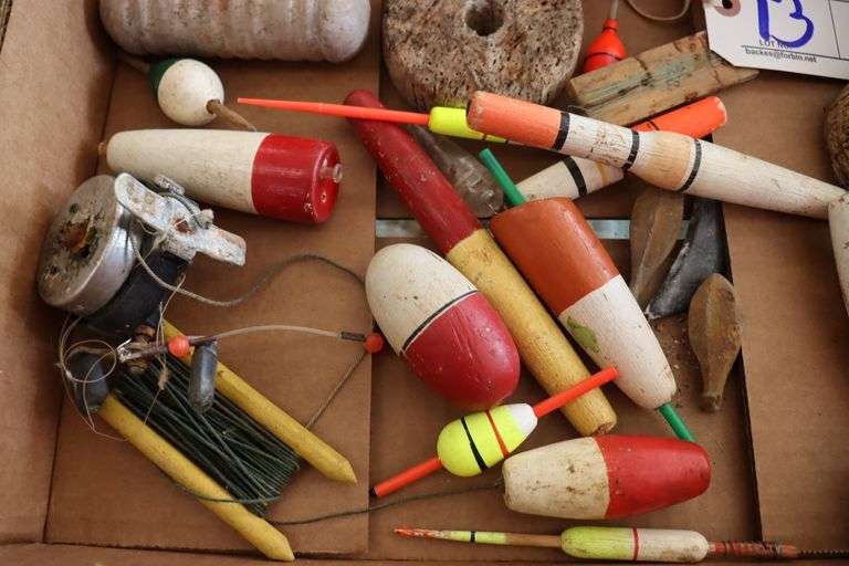 Box flat to go - Vintage bobbers & reel