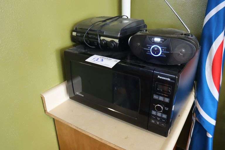 All to go - Radio, microwave, & record player