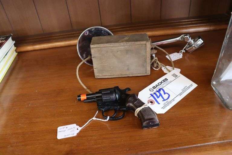All to go - Light, toy revolver, & more