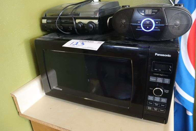 All to go - Radio, microwave, & record player