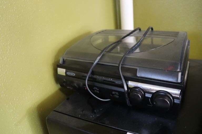 All to go - Radio, microwave, & record player
