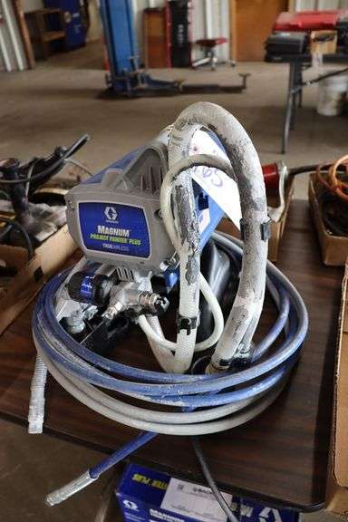Graco Magnum airless sprayer with hose & gun