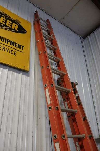 Louisville 24' fiberglass extension ladder