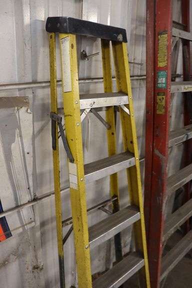6' fiberglass step ladder