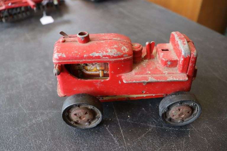 Vintage wind up metal tractor - couldn’t find name or stamps
