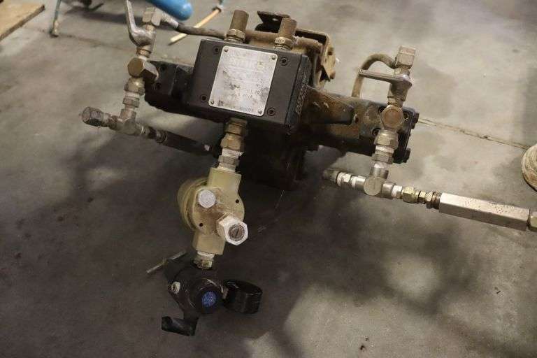 Binks pneumatic regulator, & 3 pneumatic pumps