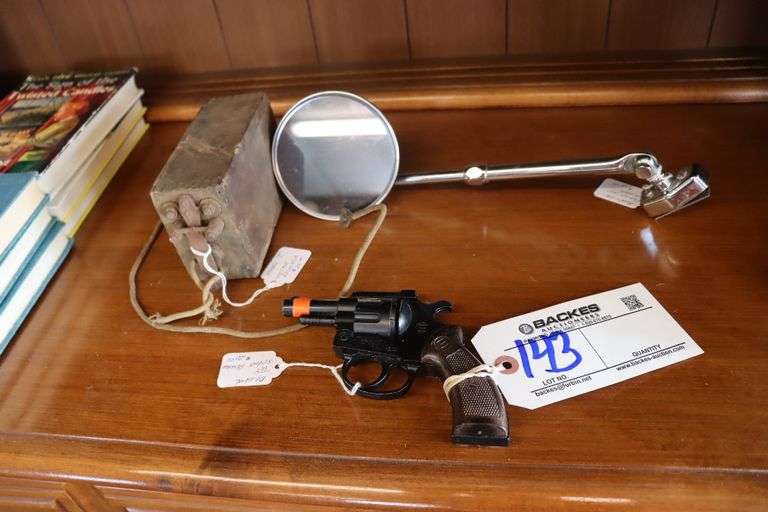 All to go - Light, toy revolver, & more