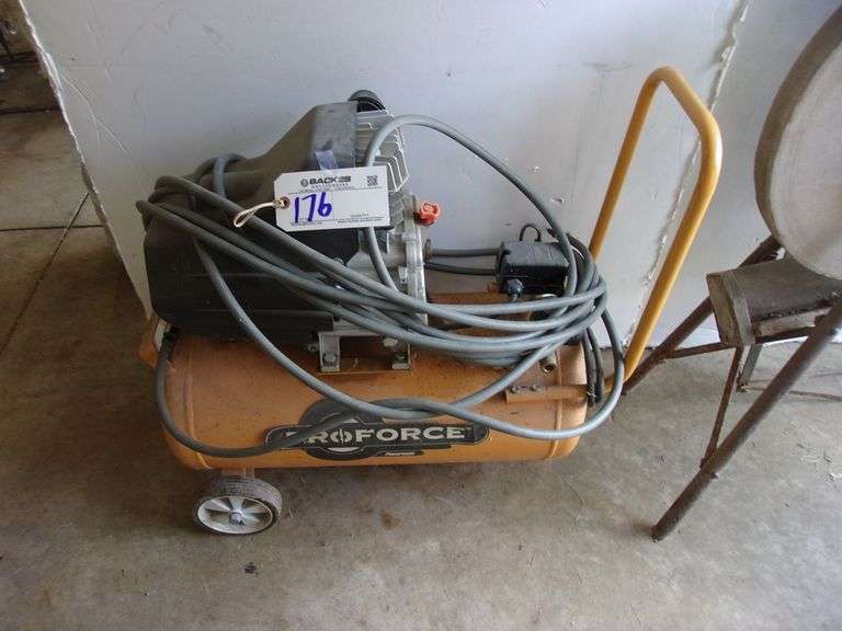 Portable air compressor and hose