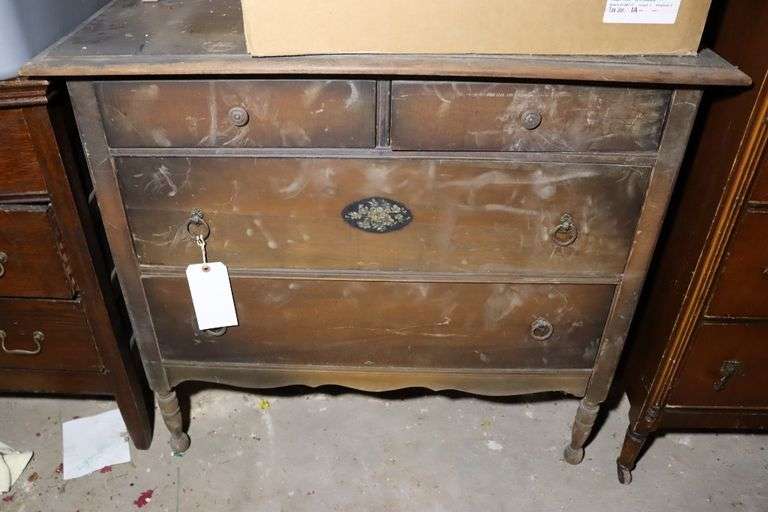 20" x 38" wood 4 drawer dresser